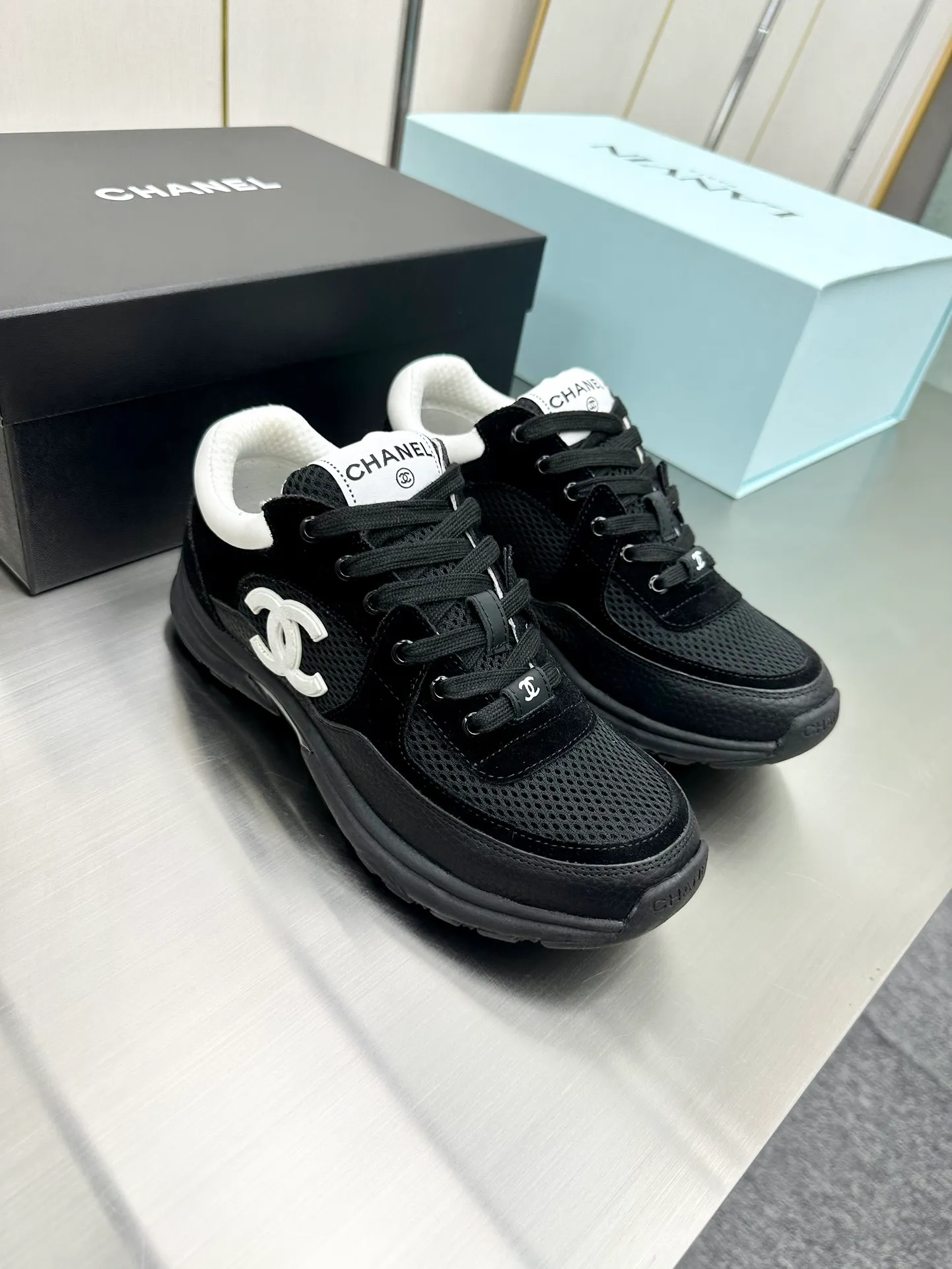 👟👟Ex-factory price 480👟👟 Women's Shoes Women's Clothing Chanel Chanel - 2023 Counter Top Casual Sports Shoes This classic design; the upper is electro-embroidered with a variety of techniques; the outsole is fashionable and sporty; it is unusual to incorporate a variety of color matching elements... The diversified mix and match is very beautiful and versatile, and can be used for leisure, fashion, sports and outdoor... ꫛꫀꪝ Go➫ Material: ❶The upper is made of: original imported mercerized velvet + double-layer breathable mesh ❷The inner lining is made of: the original imported breathable mesh ❸The outsole is based on: original T👟👟factory price U combination outsole. Counter boutique packaging complete set for women 35–41 and men 38-46